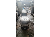 Autobanden met aluminium velgen 12x4 - afbeelding 25 van  25