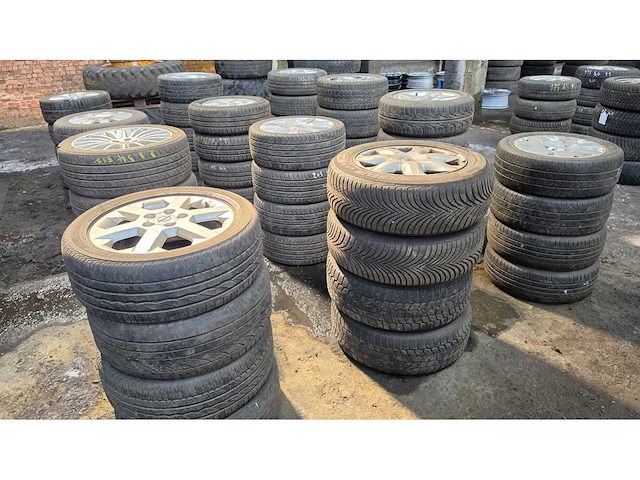 Autobanden met aluminium velgen 12x4 - afbeelding 10 van  15