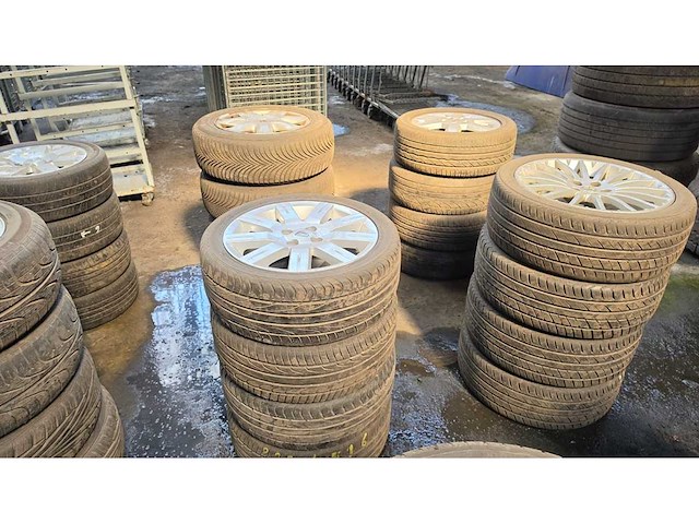 Autobanden met aluminium velgen 12x4 - afbeelding 11 van  15