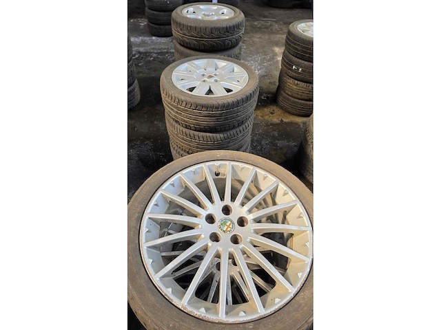 Autobanden met aluminium velgen 12x4 - afbeelding 15 van  15