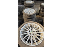 Autobanden met aluminium velgen 12x4 - afbeelding 15 van  15