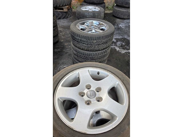 Autobanden met aluminium velgen 12x4 - afbeelding 5 van  15