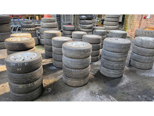 Autobanden met aluminium velgen 12x4 - afbeelding 6 van  15