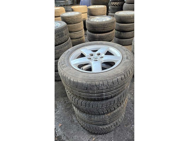 Autobanden met aluminium velgen 12x4 - afbeelding 7 van  15