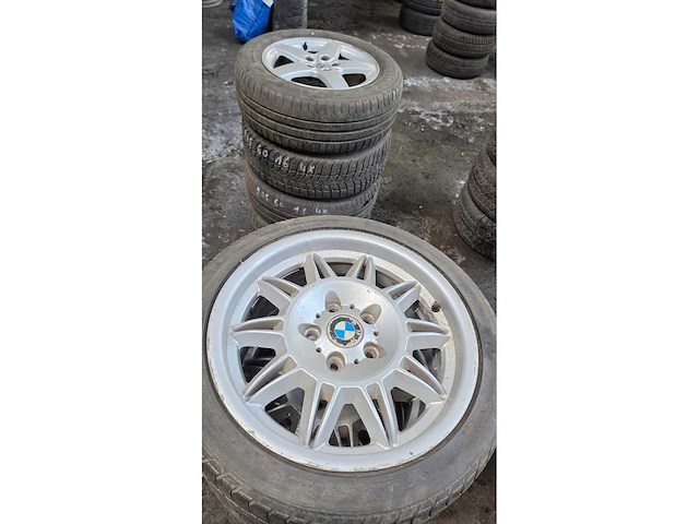Autobanden met aluminium velgen 12x4 - afbeelding 8 van  15