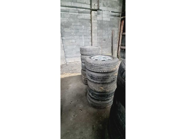 Autobanden met aluminium velgen 5x5 - afbeelding 13 van  19