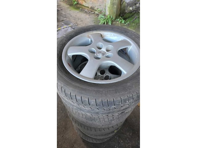 Autobanden met aluminium velgen 5x5 - afbeelding 11 van  14