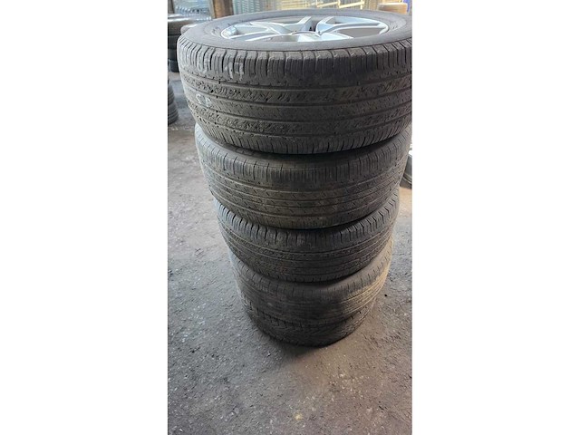 Autobanden met aluminium velgen 5x5 - afbeelding 12 van  14