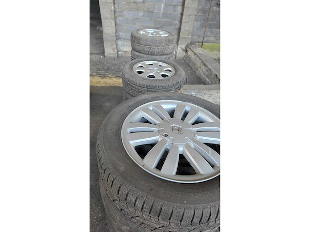 Autobanden met aluminium velgen 5x5 - afbeelding 13 van  14