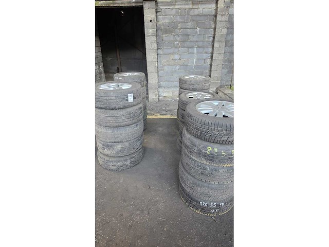 Autobanden met aluminium velgen 5x5 - afbeelding 2 van  14