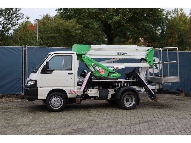 Autohoogwerker piaggio porter maxxi benzine met hoogwerker comet - afbeelding 1 van  1