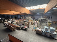 Automatische afwerkingslijn voor tapijten