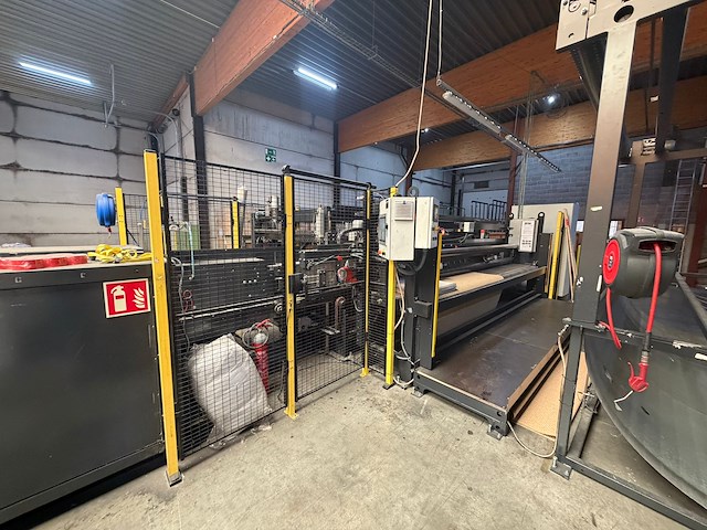 Automatische afwerkingslijn voor tapijten - afbeelding 27 van  32