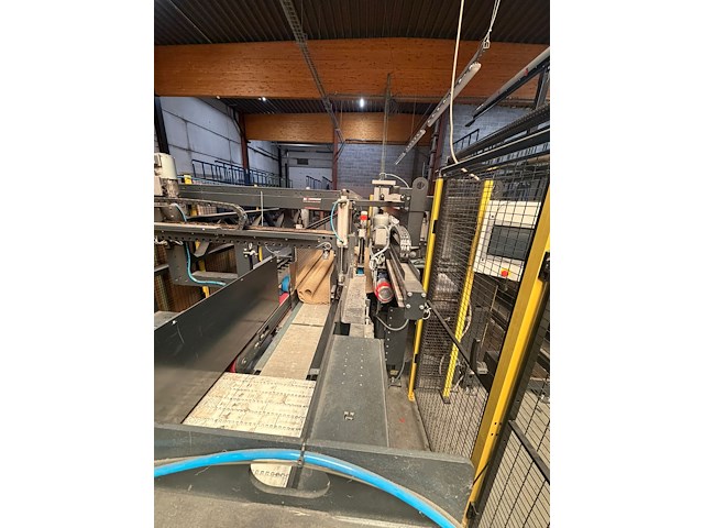 Automatische afwerkingslijn voor tapijten - afbeelding 29 van  32