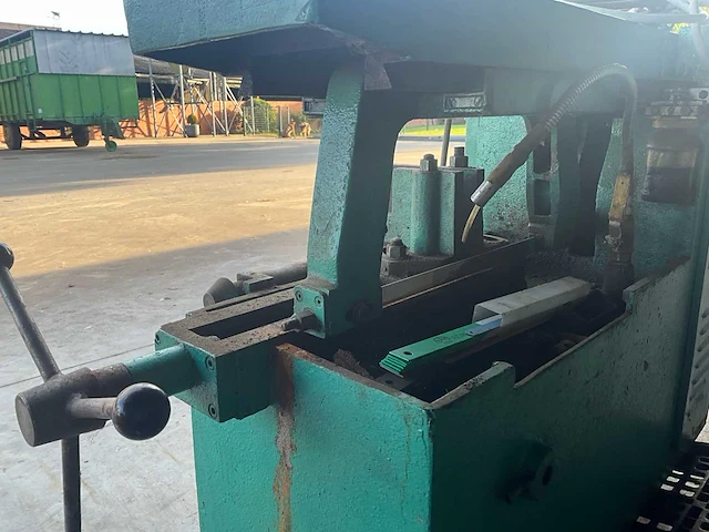 Automatische n200 automa n200 industriële ijzerzaag – met bankschroef en smering - afbeelding 6 van  7