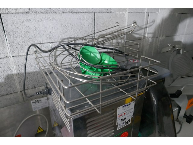 Automatische sinaasappelpersmachine zummitt - afbeelding 2 van  4