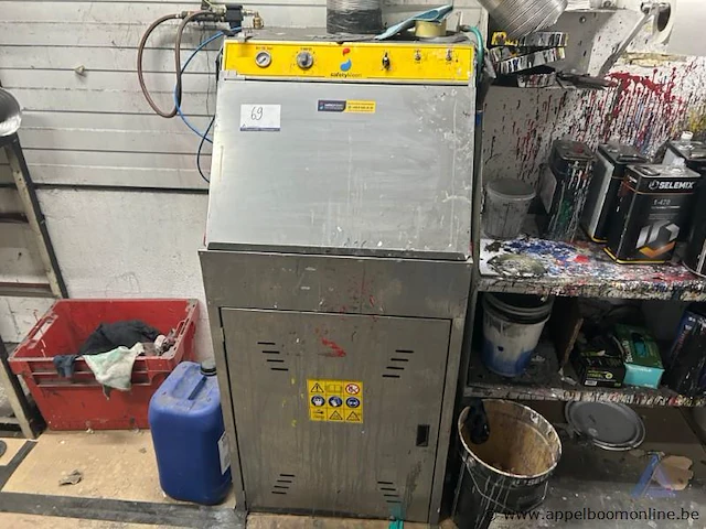 Automatische verfreinigingsmachine safetykleen paintkleen automatic multi use m713. voorzien van een roestvrijstalen behuizing, een bedieningspaneel met drukmeter en timer, en een interne reinigingskuip met rooster. - afbeelding 1 van  3
