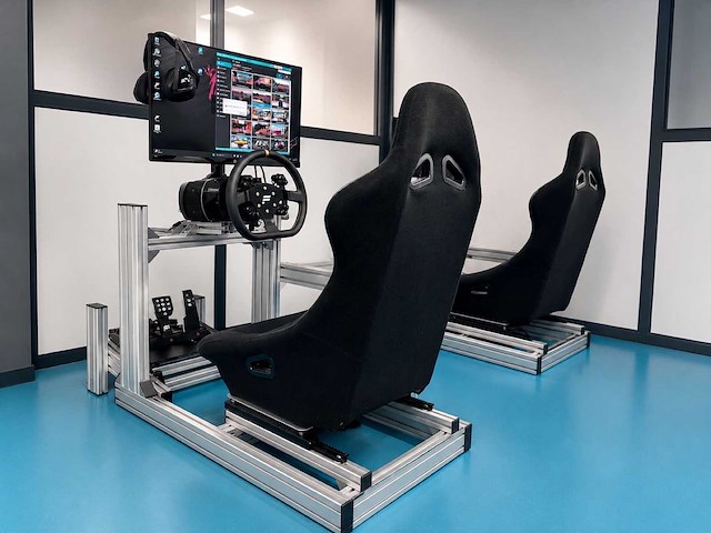 Autosimulatiestation / sim racing high-end simulator - afbeelding 1 van  4