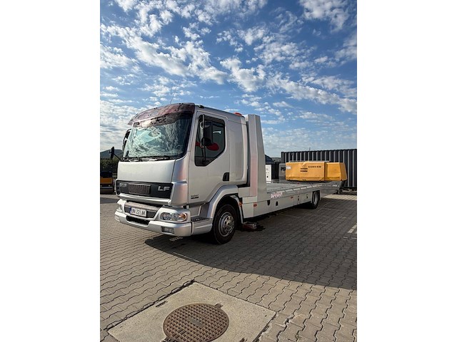 Autotransporter vrachtwagen daf lf45.180 diesel 2006 - afbeelding 1 van  1