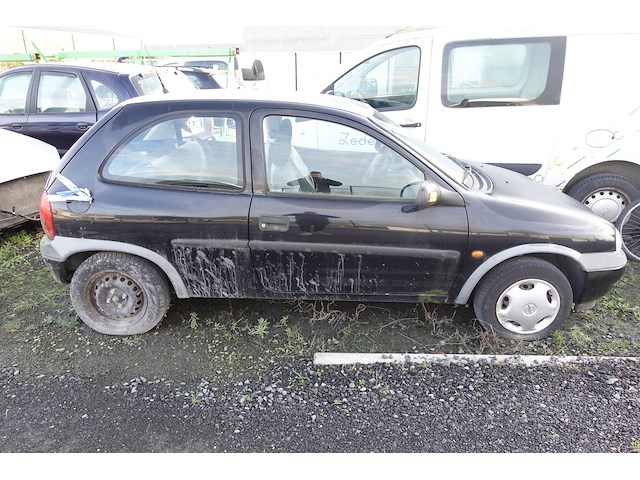 Autowrak opel corsa - afbeelding 2 van  7