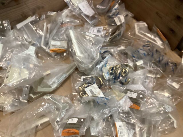 Avenue mix kavel diverse kapstokhaken (44x) - afbeelding 1 van  5