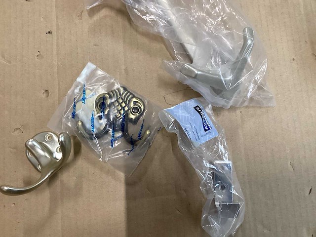 Avenue mix kavel diverse kapstokhaken (44x) - afbeelding 2 van  5