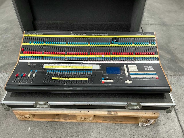 Avolites rolacue sapphire 24 digitale mengtafel - afbeelding 1 van  6