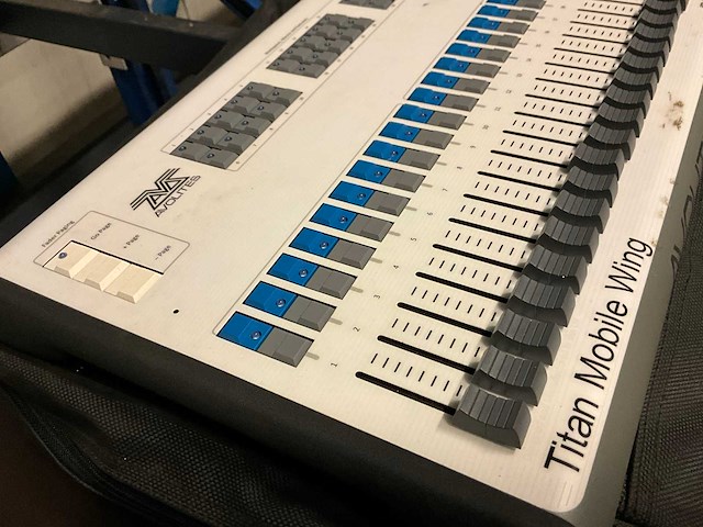 Avolites titan mobile wing lichttafel - afbeelding 2 van  6