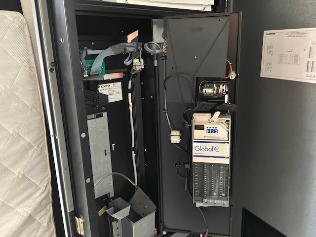 Azkoyen drankenautomaat - afbeelding 3 van  7