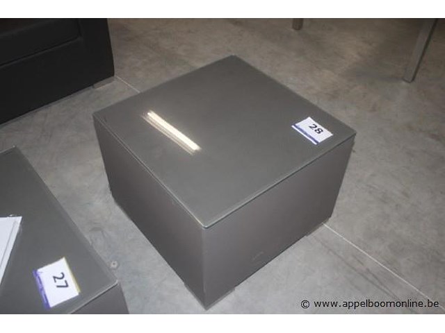 Azur salontafel met glas 60x60cm in aluminium tex taupe - afbeelding 1 van  1