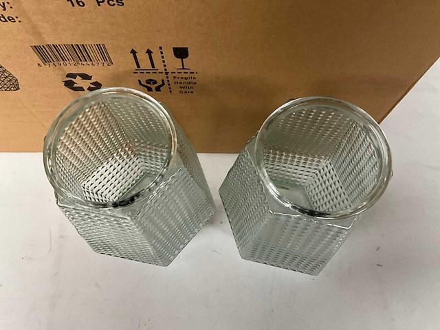 B-living hakbijlglass vaas +/- 23 hoog (16x) - afbeelding 3 van  5