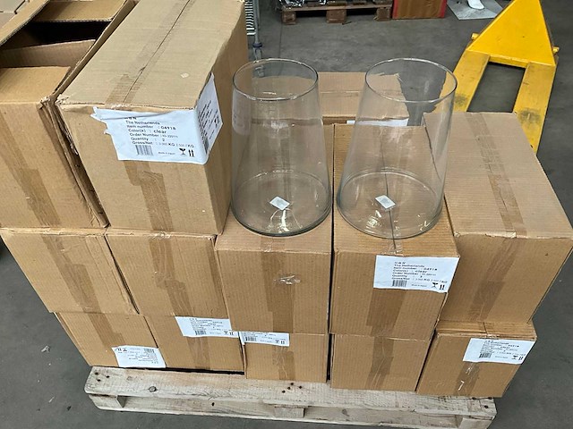 B-living vaas +/- 30 cm hoog (18x) - afbeelding 1 van  5