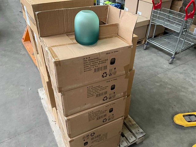 B-living vaas green/blue +/- 17 cm hoog (30x) - afbeelding 1 van  5