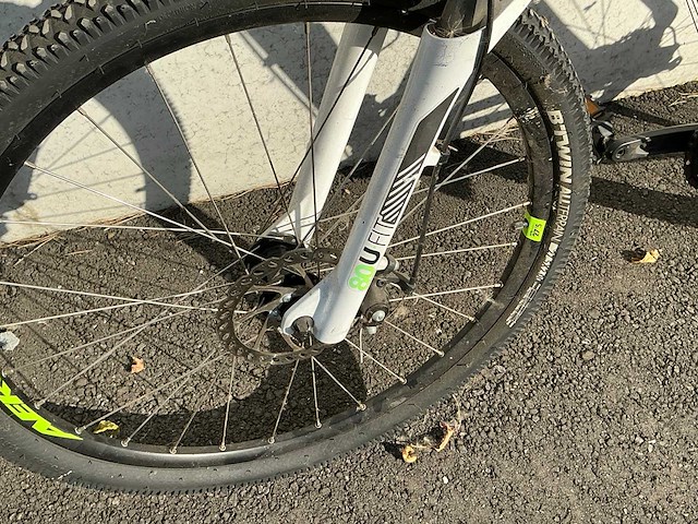 B-twin rockrider 520 mountainbike - afbeelding 7 van  13