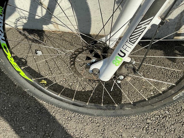 B-twin rockrider 520 mountainbike - afbeelding 1 van  2