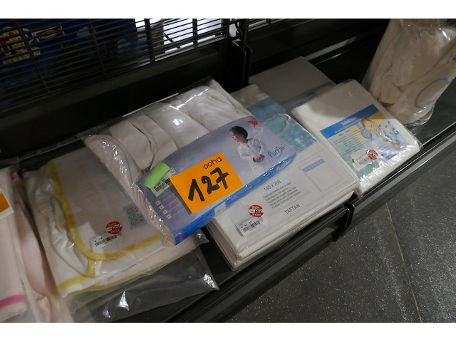 Baby slaapt - afbeelding 3 van  4