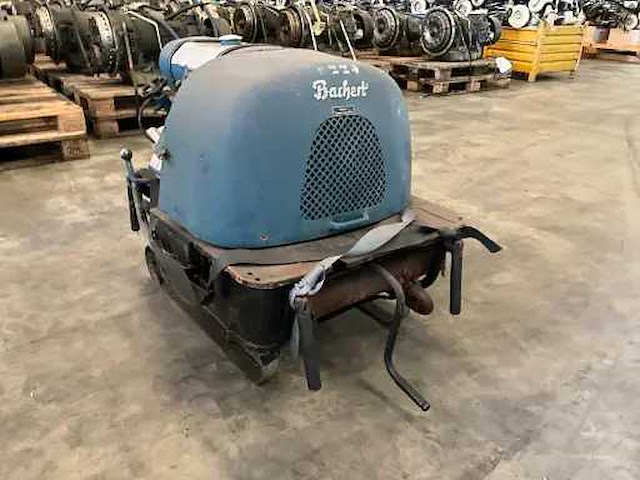 Bachert - vw type 122 - mobile army water pump - afbeelding 5 van  7