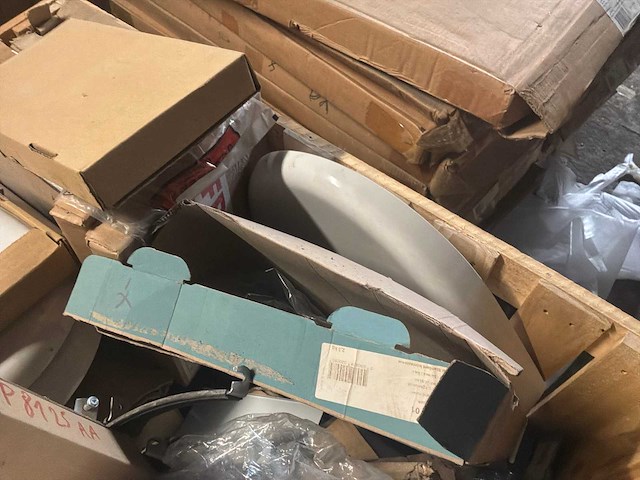 Bad en diverse accessoires voor badkamer - afbeelding 5 van  8