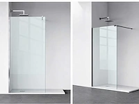 Bad met douche / set van 18 wanddouches + douchebakken