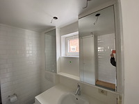 Badkamermeubel met spoeltafel - spiegelkasten - wc - afbeelding 3 van  8