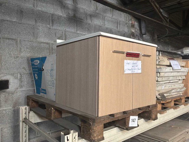 Badkamermeubel, wc, 3 spiegels - afbeelding 1 van  5