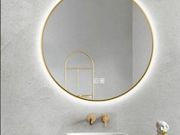 Badkamerspiegels, douchewanden en vrachtwagen - kermt