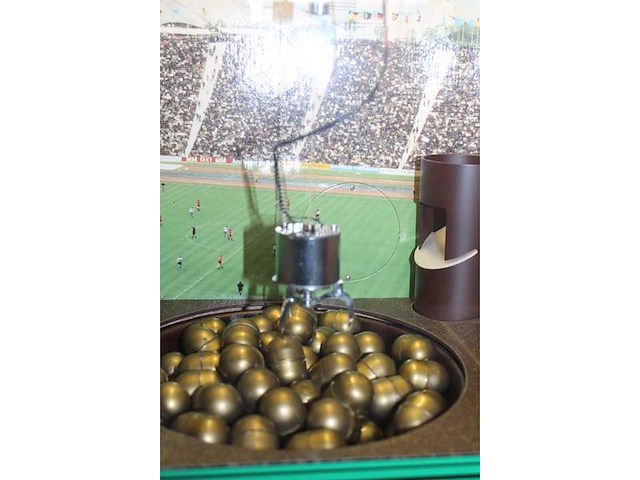 Baggi sport - claw machine - grijpkast - afbeelding 3 van  6