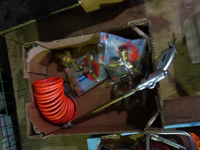 Bak benodigheden voor perslucht - afbeelding 1 van  1