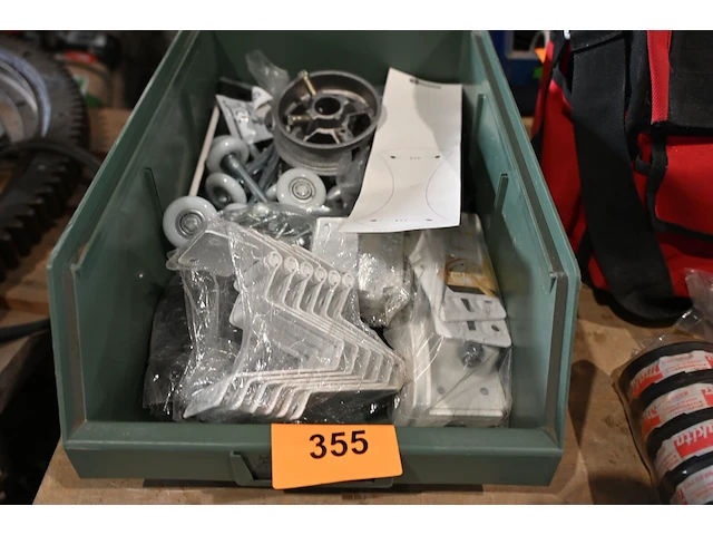 Bak diverse bevestigingsmateriaal - afbeelding 1 van  1