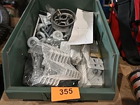 Bak diverse bevestigingsmateriaal - afbeelding 1 van  1