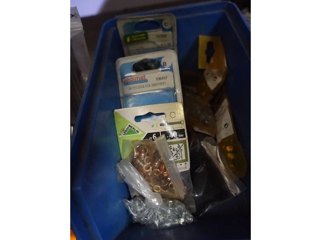 Bak diverse bouten en vijzen - afbeelding 2 van  10