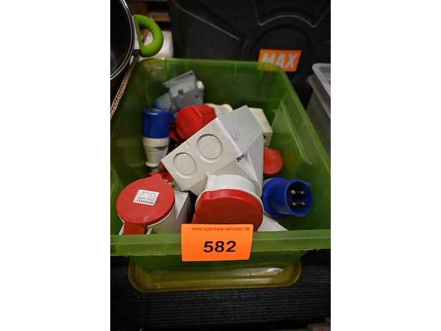Bak diverse cee stekkers en wandcontactdozen - afbeelding 1 van  2