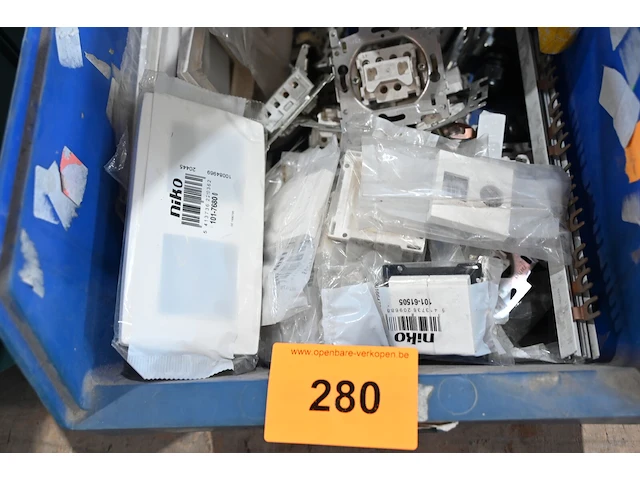 Bak diverse elektrisch materiaal - afbeelding 2 van  3