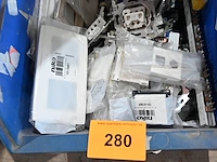 Bak diverse elektrisch materiaal - afbeelding 2 van  3